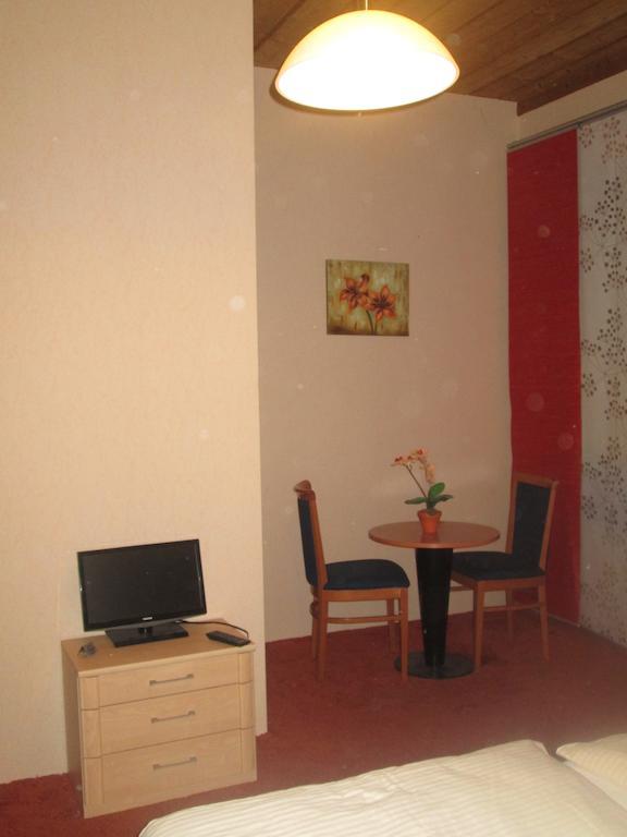 Gruener Baum Nuernberg Brunn Hotell Rum bild