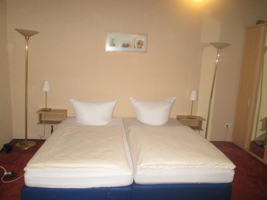 Gruener Baum Nuernberg Brunn Hotell Rum bild